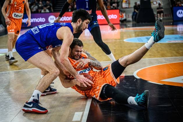 Christopher Ledlum (ratiopharm ulm) battle for the ball during the Basketball Eurocup match between ratiopharm ulm and Buducnost VOLI Podgorica at ratiopharm Arena on February 3, 2026 in Neu Ulm, Germany. (Photo by Harry Langer DeFodi Images) - *** Christopher Ledlum ratiopharm ulm battle for the ball during the Basketball Eurocup match between ratiopharm ulm and Buducnost VOLI Podgorica at ratiopharm Arena on February 3, 2026 in Neu Ulm, Germany Photo by Harry Langer DeFodi Images