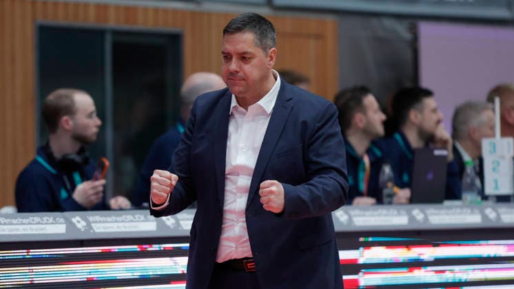 Im Bild: Jubel bei Head-Coach Sasa Filipovski (Wuerzburg Baskets) 03.02.2026, Fitness First Wuerzburg Baskets vs. Joventut Badalona, Basketball Champions League, Round of 16, Group K, 3. Spieltag, Deutschland, 97072, tectake-Arena Wuerzburg, Copyright: HMBxMedia xJulienxBecker