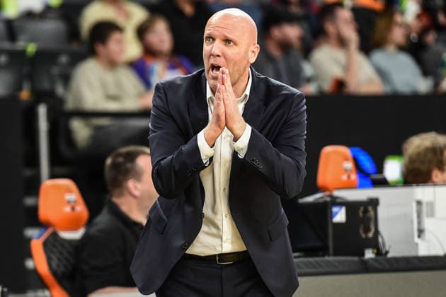 BKT Euro Cup; Ratiopharm Ulm gegen Buducnost VOLI Podgorica, Ratiopharm Arena Ulm 03.02.2026 Head Coach Andrej Zakelj (Buducnost VOLI Podgorica) in Aufregenung. Ulm 03.02.2026 - 17. Spieltag BKT EuroCup, Ratiopharm Ulm gegen Buducnost VOLI Podgorica, Ratiopharm Arena Ulm Copyright: xBEAUTIFULxSPORTS Märklx