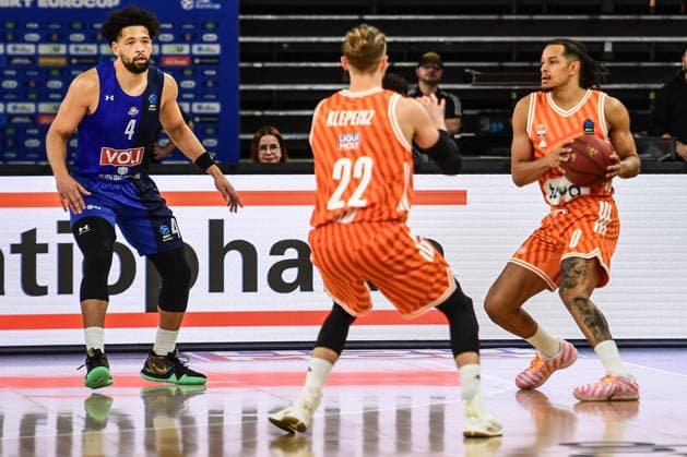 BKT Euro Cup; Ratiopharm Ulm gegen Buducnost VOLI Podgorica, Ratiopharm Arena Ulm 03.02.2026 Nelson Weidemann (ratiopharm Ulm, 0) am Ball, daneben Thomas Klepeisz (ratiopharm Ulm, 22) und James Thompson (Buducnost VOLI Podgorica, 4). Ulm 03.02.2026 - 17. Spieltag BKT EuroCup, Ratiopharm Ulm gegen Buducnost VOLI Podgorica, Ratiopharm Arena Ulm Copyright: xBEAUTIFULxSPORTS Märklx