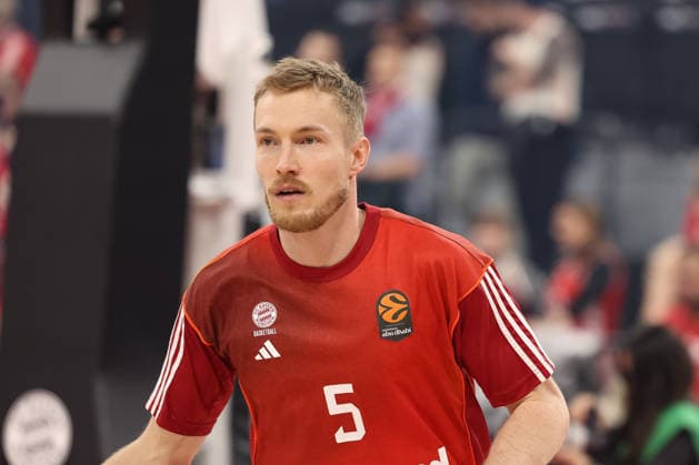 Niels Giffey (FC Bayern Basketball, 05) beim Aufwaermen vor dem Spiel, GER, FC Bayern Basketball vs. Paris Basketball, Basketball, Euroleague, 26. Spieltag, Saison 2025 2026, 03.02.2026, GER, FC Bayern Basketball vs. Paris Basketball, Basketball, Euroleague, 26. Spieltag, Saison 2025 2026, 03.02.2026 Muenchen Copyright: xEibner-Pressefoto JennixMaulx EP_JML