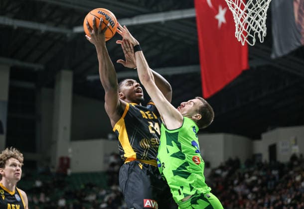 TOFAS v AEK - Basketball Champions League BURSA, TURKIYE - FEBRUARY 3: Besson (R) of TOFAS in action against Bartley (24) of AEK during Basketball Champions League Round of 16 Group J third match between TOFAS and AEK at TOFAS Sports Hall in Bursa, Turkiye on February 3, 2026. Fatih Capkin Anadolu Bursa Turkey. Editorial use only. Please get in touch for any other usage.  Copyright: x2026xAnadoluxFatihxCapkinx