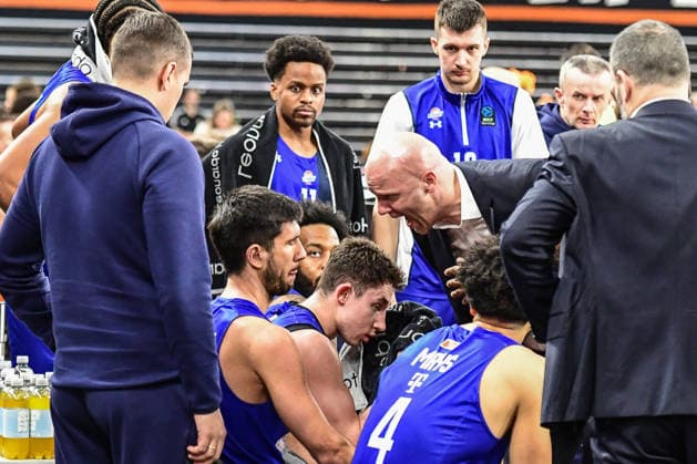 BKT Euro Cup; Ratiopharm Ulm gegen Buducnost VOLI Podgorica, Ratiopharm Arena Ulm 03.02.2026 Head Coach Andrej Zakelj (Buducnost VOLI Podgorica) ist völlig außer sich und beschimpft Spieler. Ulm 03.02.2026 - 17. Spieltag BKT EuroCup, Ratiopharm Ulm gegen Buducnost VOLI Podgorica, Ratiopharm Arena Ulm Copyright: xBEAUTIFULxSPORTS Märklx