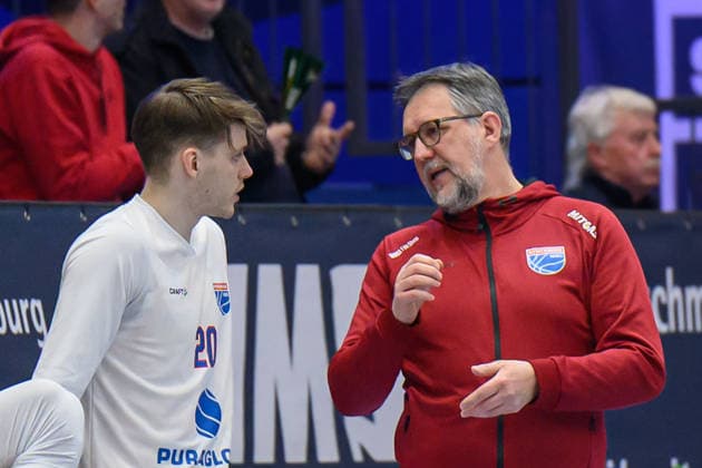 Perttu Blomgren (MBC, 20), Silvano Poropat (MBC, Head-Coach, interim), Syntainics MBC vs. Hefte Helfen Bulls Kapfenberg, European North Basketball League 2025 26, Germany, Austria, 03.02.2026. Foto: Schulz Weissenfels Stadthalle Sachsen-Anhalt Deutschland