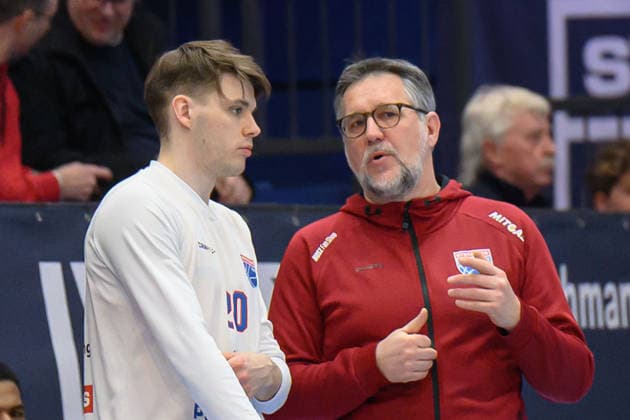 Perttu Blomgren (MBC, 20), Silvano Poropat (MBC, Head-Coach, interim), Syntainics MBC vs. Hefte Helfen Bulls Kapfenberg, European North Basketball League 2025 26, Germany, Austria, 03.02.2026. Foto: Schulz Weissenfels Stadthalle Sachsen-Anhalt Deutschland
