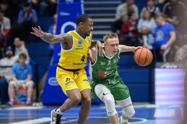 Charles Callison (MBC, 23), Vitaliy Zotov (Kapfenberg, 45), Syntainics MBC vs. Hefte Helfen Bulls Kapfenberg, European North Basketball League 2025 26, Germany, Austria, 03.02.2026. Foto: Schulz Weissenfels Stadthalle Sachsen-Anhalt Deutschland