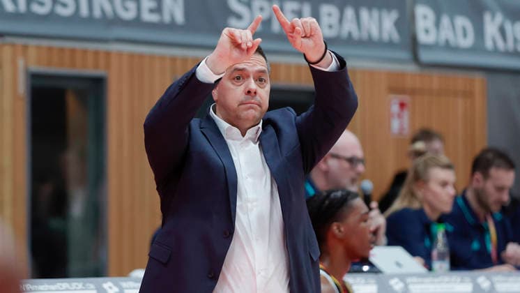 Im Bild: Head-Coach Sasa Filipovski (Wuerzburg Baskets) mit den Anweisungen 03.02.2026, Fitness First Wuerzburg Baskets vs. Joventut Badalona, Basketball Champions League, Round of 16, Group K, 3. Spieltag, Deutschland, 97072, tectake-Arena Wuerzburg, Copyright: HMBxMedia xJulienxBecker