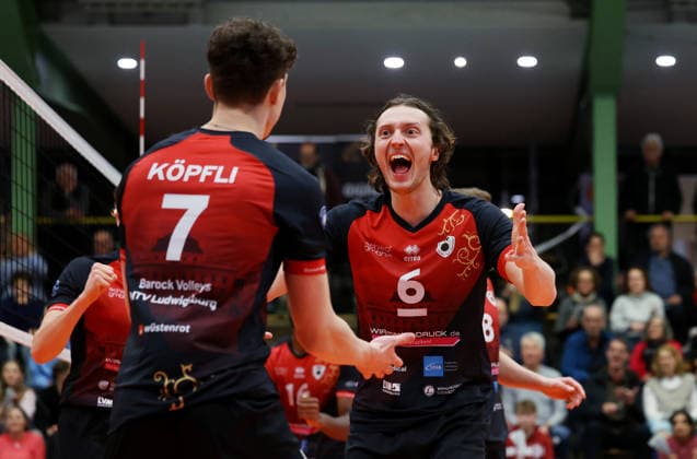 03.02.2026, Deutschland, Ludwigsburg, Volleyball Barock Volleys MTV Ludwigsburg vs. Haching München, v.l. Tim Köpfli und Ben-Simon Bonin (LB) jubeln