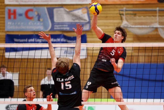 03.02.2026, Deutschland, Ludwigsburg, Volleyball Barock Volleys MTV Ludwigsburg vs. Haching München, Jan Huber (LB, am Ball)