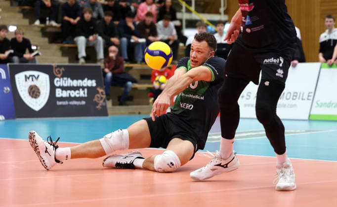 03.02.2026, Deutschland, Ludwigsburg, Volleyball Barock Volleys MTV Ludwigsburg vs. Haching München, Jeffery Klok (LB, Mitte)