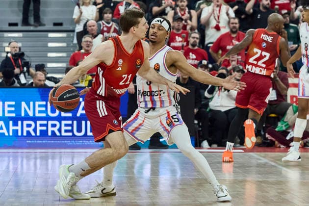 Turkish Airlines EuroLeague Basketball, FC Bayern Munich Basketball vs Paris Basketball, München FC Bayern Basketball, Munich FC Bayern Basketball, Paris Basketball, 2026-02-03 in München (SAP Garden) HOLLATZ Justus (FC Bayern Munich Basketball Guard (Nr.21) BAY21 ), ROBINSON Justin (Paris Basketball Guard Nr5-PBB5) sportworld München SAP Garden Bayern Deutschland