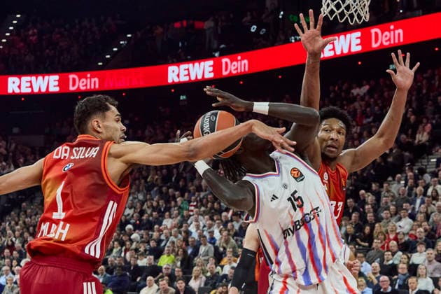 Turkish Airlines EuroLeague Basketball, FC Bayern Munich Basketball vs Paris Basketball, München FC Bayern Basketball, Munich FC Bayern Basketball, Paris Basketball, 2026-02-03 in München (SAP Garden) FAYE Mouhamed (Paris Basketball Center Nr15-PBB15), DA SILVA Oscar (FC Bayern Munich Basketball Forward (Nr.1) BAY1 ) sportworld München SAP Garden Bayern Deutschland