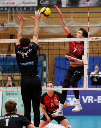 03.02.2026, Deutschland, Ludwigsburg, Volleyball Barock Volleys MTV Ludwigsburg vs. Haching München, Tim Köpfli (LB, rechts)