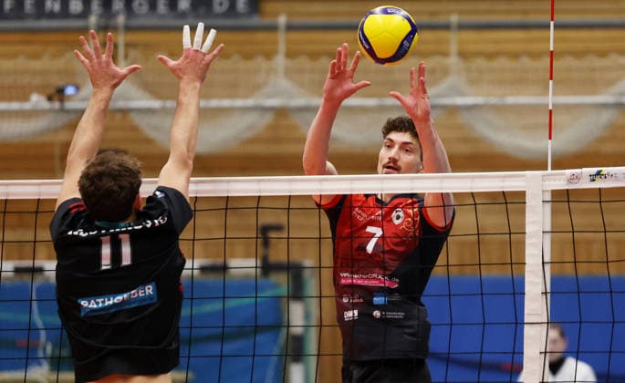 03.02.2026, Deutschland, Ludwigsburg, Volleyball Barock Volleys MTV Ludwigsburg vs. Haching München, Tim Köpfli (LB, rechts)