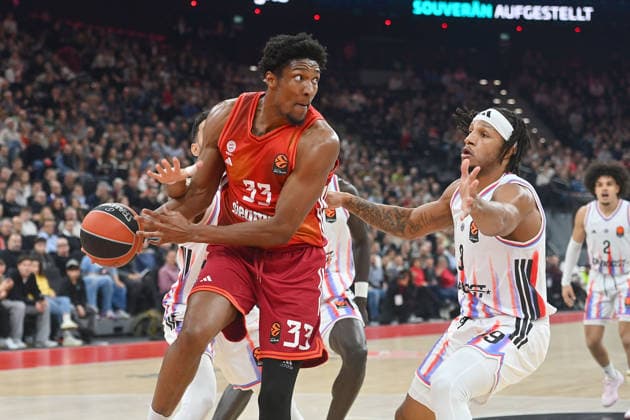Freddie GILLESPIE (FCB), Aktion,Zweikampf gegen re:Stevens (Paris) Basketball Euro League,Saison 2025 2026, FC Bayern Muenchen - Paris Basketball am 03.02.2026 , S A P G A R D EN