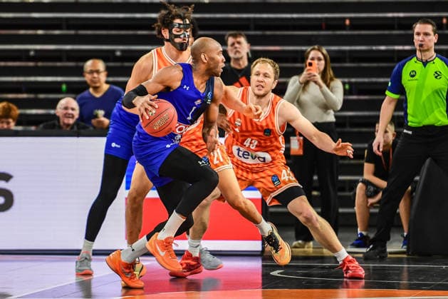 BKT Euro Cup; Ratiopharm Ulm gegen Buducnost VOLI Podgorica, Ratiopharm Arena Ulm 03.02.2026 Rasheed Sulaimon (Buducnost VOLI Podgorica, 1) gegen Christian Sengfelder (ratiopharm Ulm, 43). Ulm 03.02.2026 - 17. Spieltag BKT EuroCup, Ratiopharm Ulm gegen Buducnost VOLI Podgorica, Ratiopharm Arena Ulm Copyright: xBEAUTIFULxSPORTS Märklx