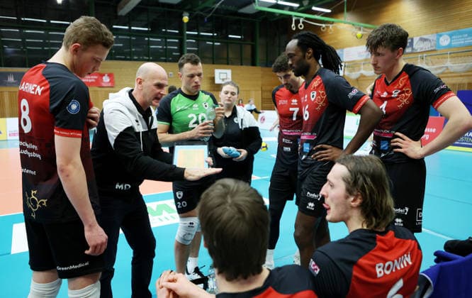 03.02.2026, Deutschland, Ludwigsburg, Volleyball Barock Volleys MTV Ludwigsburg vs. Haching München, Co-Trainer Michael Dornheim (LB, MItte)