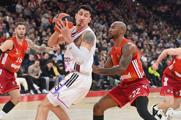Derek Willis (Paris), Aktion,Zweikampf gegen Isiaha MIKE (FCB). Basketball Euro League,Saison 2025 2026, FC Bayern Muenchen - Paris Basketball am 03.02.2026 , S A P G A R D EN