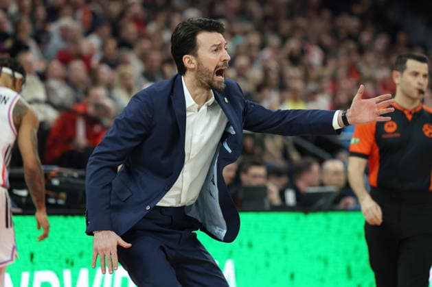 Francesco Tabellini (Paris Basketball, Chef-Trainer) gestikuliert, GER, FC Bayern Basketball vs. Paris Basketball, Basketball, Euroleague, 26. Spieltag, Saison 2025 2026, 03.02.2026, GER, FC Bayern Basketball vs. Paris Basketball, Basketball, Euroleague, 26. Spieltag, Saison 2025 2026, 03.02.2026 Muenchen Copyright: xEibner-Pressefoto JennixMaulx EP_JML