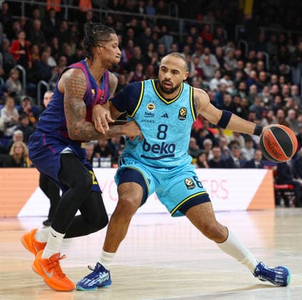 Barcelona v Fenerbahce Beko - EuroLeague BARCELONA, SPAIN - FEBRUARY 3: FC Barcelona, Barca s forward Will Clyburn (L) competes with Fenerbahce Beko Istanbul s guard Talen Horton Tucker during the Euroleague regular season round 26 basketball match FC Barcelona vs Fenerbahce at the Palau Blaugrana sportshall in Barcelona on February 3, 2026. Adria Puig Anadolu Barcelona Spain. Editorial use only. Please get in touch for any other usage.  Copyright: x2026xAnadoluxAdriaxPuigx