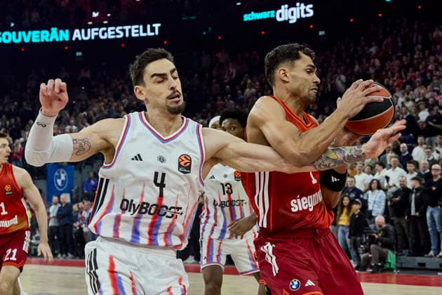 Turkish Airlines EuroLeague Basketball, FC Bayern Munich Basketball vs Paris Basketball, München FC Bayern Basketball, Munich FC Bayern Basketball, Paris Basketball, 2026-02-03 in München (SAP Garden) DA SILVA Oscar (FC Bayern Munich Basketball Forward (Nr.1) BAY1 ), CAVALIERE Leopold (Paris Basketball Forward Nr4-PBB4) sportworld München SAP Garden Bayern Deutschland