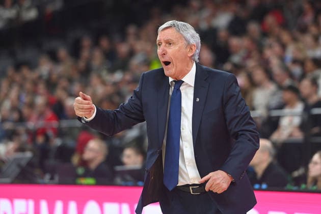 Trainer Svetislav PESIC (FCB), Gestik,gibt Anweisungen, Einzelbild,angeschnittenes E inzelmotiv,Halbfigur,halbe Figur. Basketball Euro League,Saison 2025 2026, FC Bayern Muenchen - Paris Basketball am 03.02.2026 , S A P G A R D EN