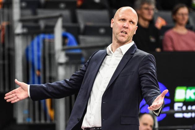 BKT Euro Cup; Ratiopharm Ulm gegen Buducnost VOLI Podgorica, Ratiopharm Arena Ulm 03.02.2026 Angespannter Head Coach Andrej Zakelj (Buducnost VOLI Podgorica). Ulm 03.02.2026 - 17. Spieltag BKT EuroCup, Ratiopharm Ulm gegen Buducnost VOLI Podgorica, Ratiopharm Arena Ulm Copyright: xBEAUTIFULxSPORTS Märklx