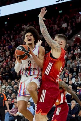 Turkish Airlines EuroLeague Basketball, FC Bayern Munich Basketball vs Paris Basketball, München FC Bayern Basketball, Munich FC Bayern Basketball, Paris Basketball, 2026-02-03 in München (SAP Garden) HIFI Nadir (Paris Basketball Guard Nr2-PBB2), JOVIC Stefan (FC Bayern Munich Basketball Guard (Nr.16) BAY16 ) sportworld München SAP Garden Bayern Deutschland