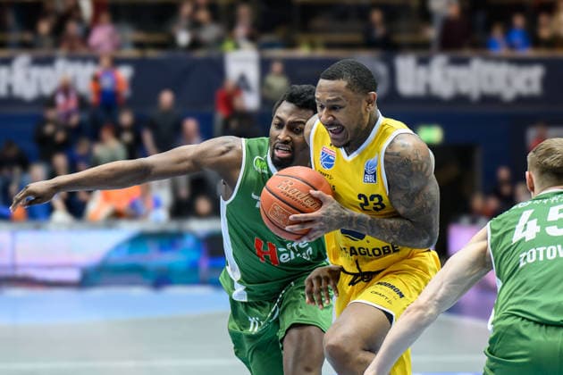 Taye Fields (Kapfenberg, 5), Charles Callison (MBC, 23), Vitaliy Zotov (Kapfenberg, 45), Syntainics MBC vs. Hefte Helfen Bulls Kapfenberg, European North Basketball League 2025 26, Germany, Austria, 03.02.2026. Foto: Schulz Weissenfels Stadthalle Sachsen-Anhalt Deutschland