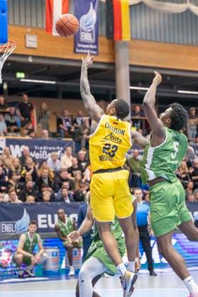 European North Basketball League, ENBL, -2025 2026 - Syntainics MBC vs.Hefte Helfen Bulls Kapfenberg Weissenfels, Deutschland 03.Februar 2026: Im Bild:v.li.Charles Callison (Weissenfels) und Taye Fields (Kapfenberg) Weissenfels Stadthalle Weissenfels Sachsen-Anhalt Deutschland