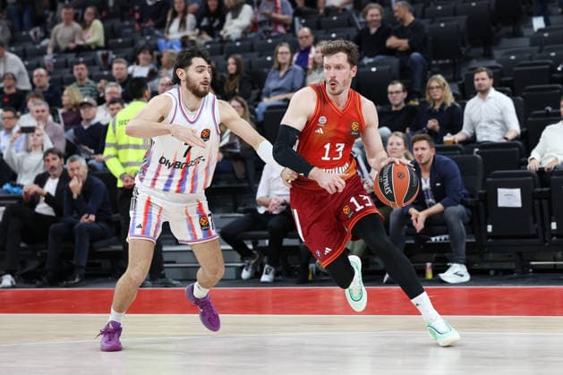Andreas Obst (FC Bayern Basketball, 13) mit Sebastian Herrera (Paris Basketball, 07), GER, FC Bayern Basketball vs. Paris Basketball, Basketball, Euroleague, 26. Spieltag, Saison 2025 2026, 03.02.2026, GER, FC Bayern Basketball vs. Paris Basketball, Basketball, Euroleague, 26. Spieltag, Saison 2025 2026, 03.02.2026 Muenchen Copyright: xEibner-Pressefoto JennixMaulx EP_JML