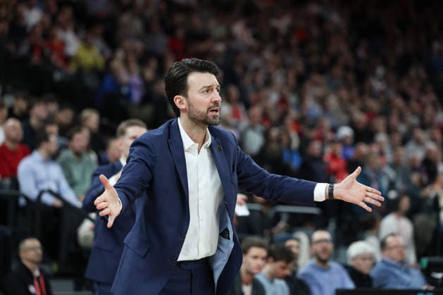 Francesco Tabellini (Paris Basketball, Chef-Trainer) gestikuliert, GER, FC Bayern Basketball vs. Paris Basketball, Basketball, Euroleague, 26. Spieltag, Saison 2025 2026, 03.02.2026, GER, FC Bayern Basketball vs. Paris Basketball, Basketball, Euroleague, 26. Spieltag, Saison 2025 2026, 03.02.2026 Muenchen Copyright: xEibner-Pressefoto JennixMaulx EP_JML