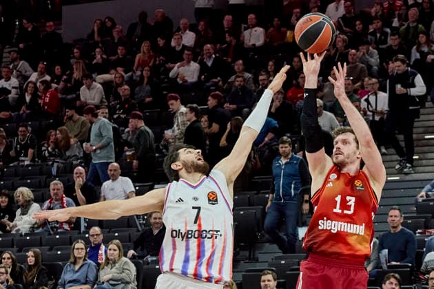 Turkish Airlines EuroLeague Basketball, FC Bayern Munich Basketball vs Paris Basketball, München FC Bayern Basketball, Munich FC Bayern Basketball, Paris Basketball, 2026-02-03 in München (SAP Garden) OBST Andreas (FC Bayern Munich Basketball Guard (Nr.13) BAY13 ), HERRERA Sebastian (Paris Basketball Guard Nr7-PBB7) sportworld München SAP Garden Bayern Deutschland
