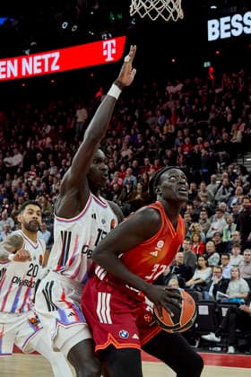 Turkish Airlines EuroLeague Basketball, FC Bayern Munich Basketball vs Paris Basketball, München FC Bayern Basketball, Munich FC Bayern Basketball, Paris Basketball, 2026-02-03 in München (SAP Garden) GABRIEL Wenyen (FC Bayern Munich Basketball Center (Nr.32) BAY32 ), FAYE Mouhamed (Paris Basketball Center Nr15-PBB15) sportworld München SAP Garden Bayern Deutschland