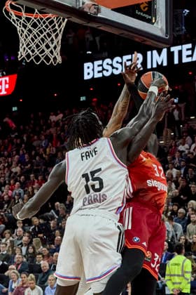 Turkish Airlines EuroLeague Basketball, FC Bayern Munich Basketball vs Paris Basketball, München FC Bayern Basketball, Munich FC Bayern Basketball, Paris Basketball, 2026-02-03 in München (SAP Garden) GABRIEL Wenyen (FC Bayern Munich Basketball Center (Nr.32) BAY32 ), FAYE Mouhamed (Paris Basketball Center Nr15-PBB15) sportworld München SAP Garden Bayern Deutschland