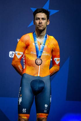 HOPPEZAK Vincent: UEC Track cycling, Rad, Radsport, Bahnrad, Bahn European Championships Konya 2026 HOPPEZAK Vincent ( NED ) Netherlands Third Place - Award Ceremony - Medal Ceremony - Podium - Hochformat - Hoch - Vertikal - Portrait - Event Veranstaltung: UEC Track Cycling European Championships 2026 - Category Kategorie: Cycling - Track Cycling European Championships - Location Ort: Asia - Türkiye - Konya - Discipline: Scratch - Category: Elite Men - Distance: 10 km - Date Datum: 03.02.2026 Tuesday Day 3 -