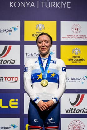 MORRIS Anna: UEC Track cycling, Rad, Radsport, Bahnrad, Bahn European Championships Konya 2026 MORRIS Anna ( GBR ) Great Britain Winner - First Place - Award Ceremony - Medal Ceremony - Podium - Hochformat - Hoch - Vertikal - Portrait - Event Veranstaltung: UEC Track Cycling European Championships 2026 - Category Kategorie: Cycling - Track Cycling European Championships - Location Ort: Asia - Türkiye - Konya - Discipline: Omnium - Points Race - Category: Elite Women - Distance: 20 km - Date Datum: 03.02.2026 Tuesday Day 3 -