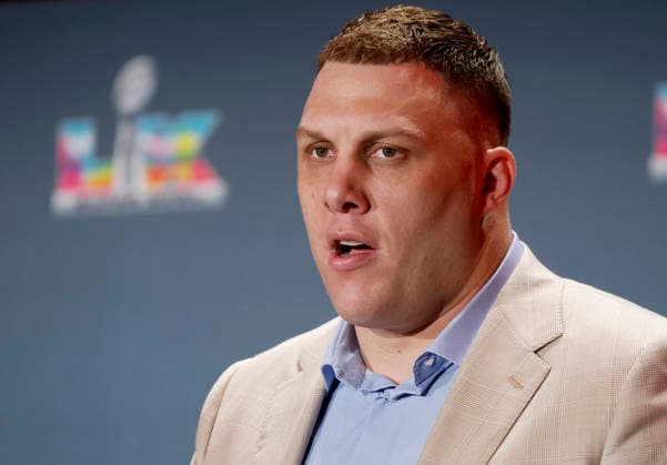 Denver Broncos Garett Bolles wins the Alan Page Community Award at the NFLPA press conference, PK, Pressekonferenz in the days leading up to Super Bowl LX in San Francisco on Tuesday, February 3, 2026. The New England Patriots will play the Seattle Seahawks in Super Bowl LX at Levi s Stadium in Santa Clara on Sunday, February 8, 2026.  SBP20260203141 JOHNxANGELILLO