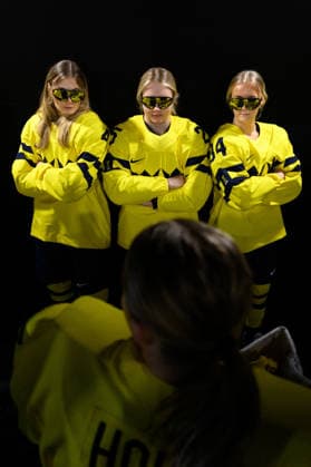 260204 Linnea Andersson, Lina Ljungblom and Mira Hallin of Sweden take photos at a Ice hockey, Eishockey practice session during day -2 of the 2026 Winter Olympics on February 4, 2026 in Milan. Photo: Carl Sandin BILDBYRAN kod CS CS0847 ishockey ice hockey Olympic Games, Olympische Spiele, Olympia, OS olympics winter olympics os ol olympiska spel vinter-os olympiske leker milano cortina 2026 milan cortina 2026 milano cortina 2026 olympic games milano cortina 2026 winter olympic games milano cortina-os milano cortina-ol vinter-ol -2 bbeng *** 260204 Linnea Andersson, Lina Ljungblom and Mira Hallin of Sweden take photos at an ice hockey practice session during day 2 of the 2026 Winter Olympics on February 4, 2026 in Milan Photo Carl Sandin BILDBYRAN kod CS CS0847 ishockey ice hockey olympic games olympics winter olympics os ol olympiska spel vinter os olympiske leker milano cortina 2026 milan cortina 2026 milano cortina 2026 olympic games milano cortina 2026 winter olympic games milano cortina os milano cortina ol vinter ol 2 bbeng  Copyright: CARLxSANDIN BB260204CS007
