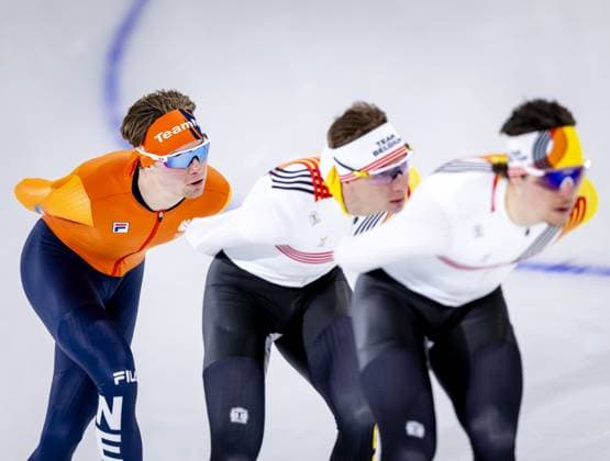 MILAN - Stijn van de Bunt, Bart Swings of Belgium, and Indra Medard of Belgium during a training session at the Milano Speed skating, Eisschnelllauf Stadium. The speed skaters are preparing for their participation in the Winter Olympics. SEM VAN DER WAL ANP xVIxANPxSportx xxANPxIVx 549618084 originalFilename: 549618084.jpg