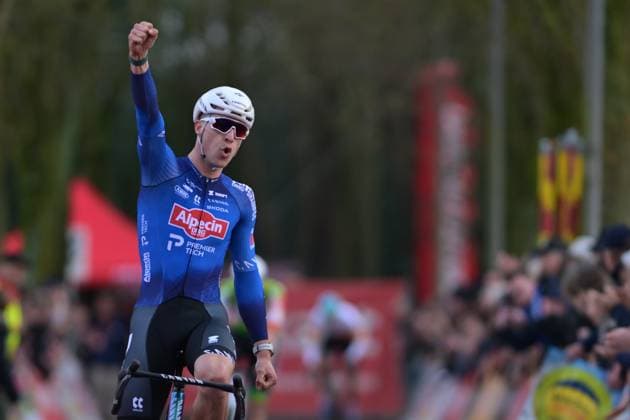 Belgian Niels Vandeputte celebrates as he crosses the finish line to win the men s elite race of the Parkcross cyclocross cycling event, race 6 7 in the Exact Cross competition, Wednesday 04 February 2026 in Maldegem. DAVIDxPINTENS  x161023427x
