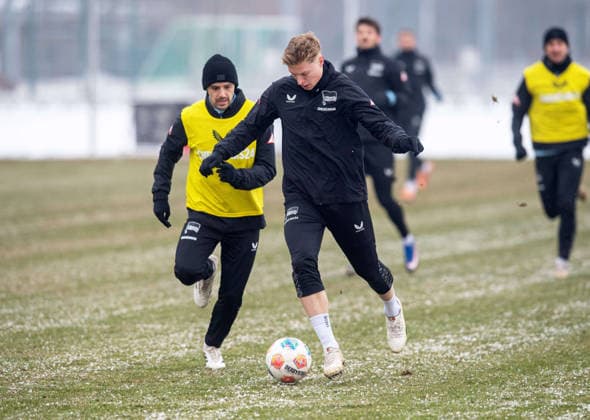 Fussball, Herren, Saison 2025 26, 2. Bundesliga, Hertha BSC, Training, v.l. Josip Brekalo (Hertha BSC), Julian Eitschberger (Hertha BSC), 04.02. 2026,