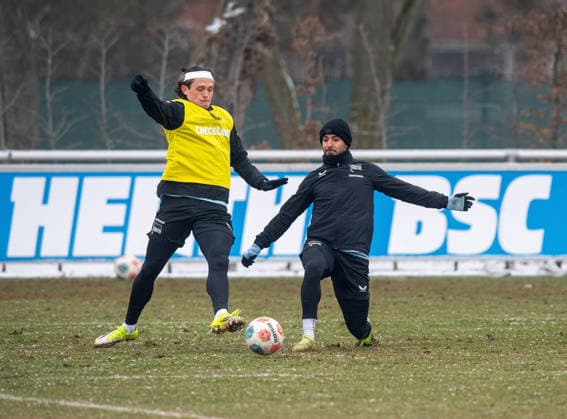 Fussball, Herren, Saison 2025 26, 2. Bundesliga, Hertha BSC, Training, v.l. Fabian Reese (Hertha BSC), Kevin Sessa (Hertha BSC), 04.02. 2026,