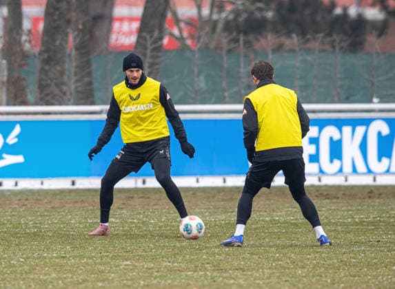 Fussball, Herren, Saison 2025 26, 2. Bundesliga, Hertha BSC, Training, v.l. Marton Dardai (Hertha BSC), Dawid Kownacki (Hertha BSC), 04.02. 2026,