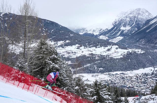 (260204) -- BORMIO, Feb. 4, 2026 -- James Crawford of Canada takes part in the alpine skiing men s downhill first official training ahead of the 2026 Milan-Cortina Winter Olympics, in Bormio, Italy, Feb. 4, 2026. ) (MICO2026)ITALY-BORMIO-OLYMPIC Winter games, Winterspiele,Spiele, Summer games ALPINE SKIING-MEN S DOWNHILL-TRAINING HuxHuhu 