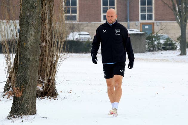 DEU, DFL, 2. FBL Hertha BSC, Training, 04.02.2026, Sportforum, Berlin, DEU, DFL, 2. FBL Hertha BSC, Training, im Bild Toni Leistner (Hertha BSC Berlin 37) im Schnee DFL - regulations prohibit any use of Photographs as image sequences and or quasi-video