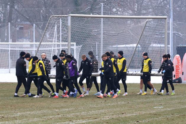 DEU, DFL, 2. FBL Hertha BSC, Training, 04.02.2026, Sportforum, Berlin, DEU, DFL, 2. FBL Hertha BSC, Training, im Bild Tortraeger, Hertha-Spielerkreis DFL - regulations prohibit any use of Photographs as image sequences and or quasi-video