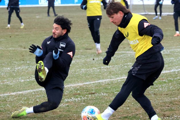 DEU, DFL, 2. FBL Hertha BSC, Training, 04.02.2026, Sportforum, Berlin, DEU, DFL, 2. FBL Hertha BSC, Training, im Bild Michal Karbownik (Hertha BSC Berlin 33), Kevin Sessa (Hertha BSC Berlin 8) DFL - regulations prohibit any use of Photographs as image sequences and or quasi-video