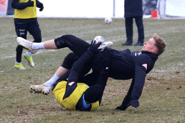 DEU, DFL, 2. FBL Hertha BSC, Training, 04.02.2026, Sportforum, Berlin, DEU, DFL, 2. FBL Hertha BSC, Training, im Bild Josip Brekalo (Hertha BSC Berlin 7), Julian Eitschberger (Hertha BSC Berlin 2) DFL - regulations prohibit any use of Photographs as image sequences and or quasi-video