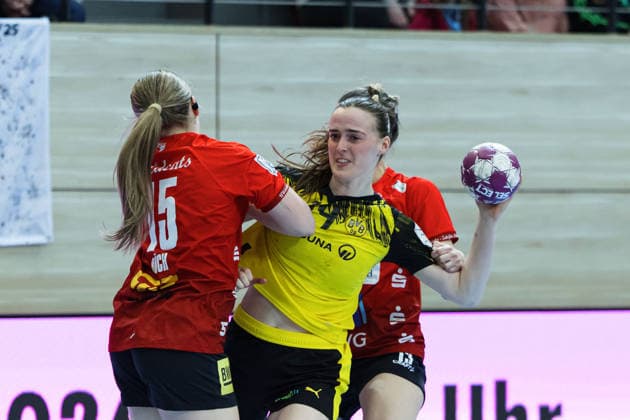 Fabienne Büch (Halle, 15), Alieke Van Maurik (BVB-Damen, 14), Madeleine Östlund (Halle, 13), SV Union Halle-Neustadt vs. Borussia Dortmund, Alsco Handball Bundesliga Frauen, Saison 2025 26, 16. Spieltag, 04.02.2026 Halle SWH Arena Sachsen-Anhalt Deutschland